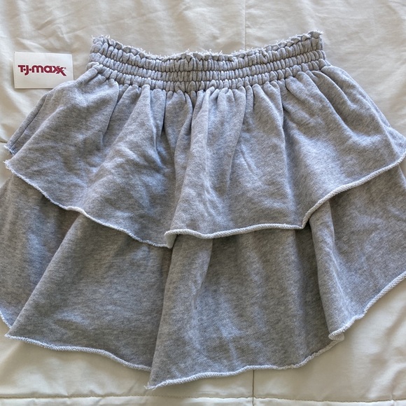 NWT Aerie Light Gray Ruffle Flowy Tiered Mini Skirt Size XS TikTok Viral - Picture 4 of 9